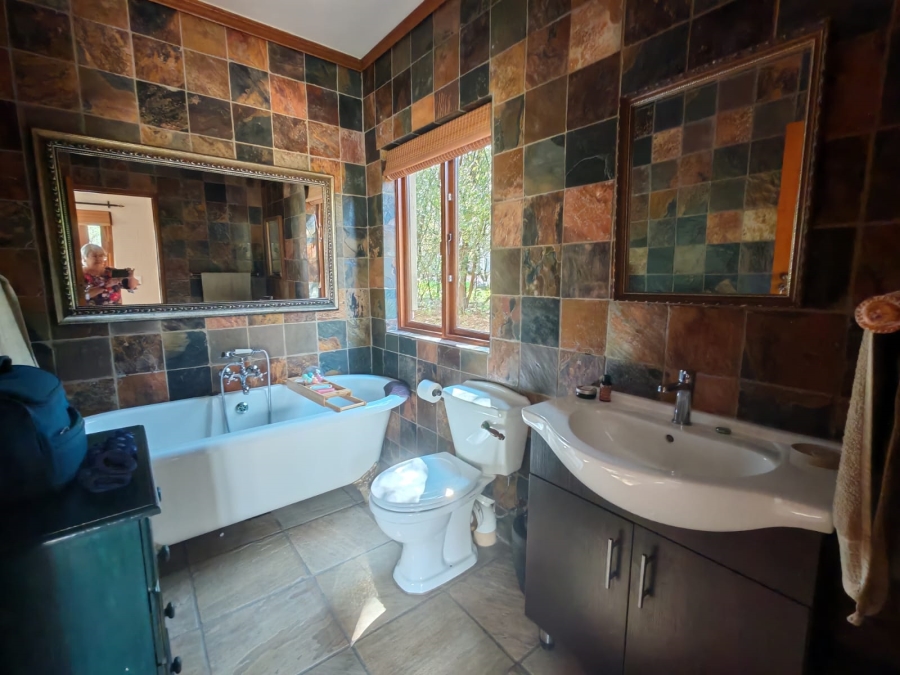 4 Bedroom Property for Sale in Boschenvaal River Front Lodges Free State